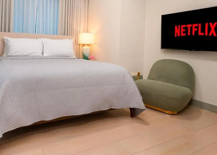 Apartment Modern 2-bedroom Bgc By Uptown Mall Manila